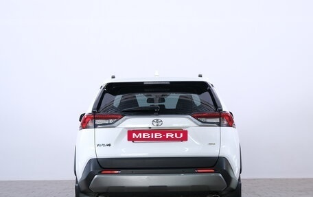 Toyota RAV4, 2021 год, 3 799 000 рублей, 6 фотография