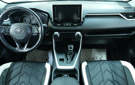 Toyota RAV4, 2021 год, 3 799 000 рублей, 14 фотография
