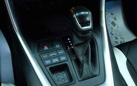 Toyota RAV4, 2021 год, 3 799 000 рублей, 17 фотография