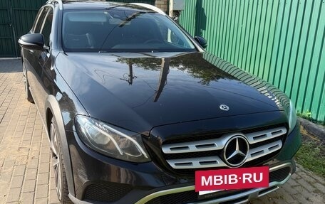 Mercedes-Benz E-Класс, 2018 год, 3 500 000 рублей, 4 фотография