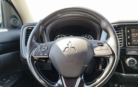 Mitsubishi Outlander III рестайлинг 3, 2019 год, 1 565 000 рублей, 10 фотография