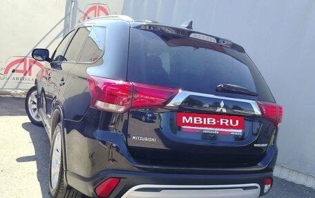 Mitsubishi Outlander III рестайлинг 3, 2019 год, 1 565 000 рублей, 6 фотография
