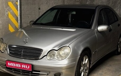 Mercedes-Benz C-Класс, 2004 год, 630 000 рублей, 1 фотография
