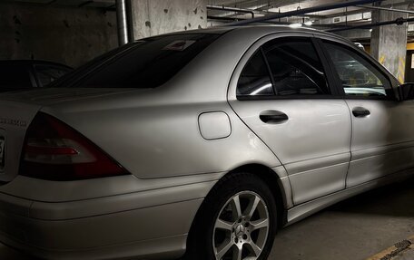Mercedes-Benz C-Класс, 2004 год, 630 000 рублей, 3 фотография