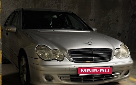 Mercedes-Benz C-Класс, 2004 год, 630 000 рублей, 2 фотография