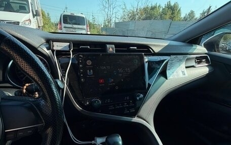 Toyota Camry, 2021 год, 1 820 000 рублей, 5 фотография