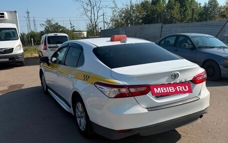 Toyota Camry, 2021 год, 1 820 000 рублей, 3 фотография