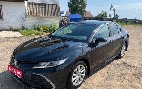 Toyota Camry, 2021 год, 2 800 000 рублей, 4 фотография