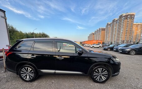 Mitsubishi Outlander III рестайлинг 3, 2019 год, 1 850 000 рублей, 3 фотография