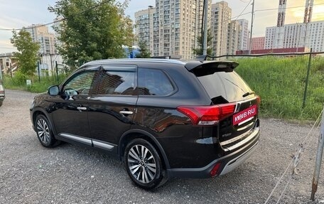 Mitsubishi Outlander III рестайлинг 3, 2019 год, 1 850 000 рублей, 5 фотография
