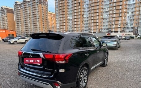 Mitsubishi Outlander III рестайлинг 3, 2019 год, 1 850 000 рублей, 4 фотография