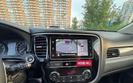 Mitsubishi Outlander III рестайлинг 3, 2019 год, 1 850 000 рублей, 10 фотография