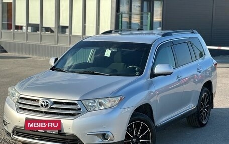 Toyota Highlander III, 2013 год, 1 790 000 рублей, 2 фотография