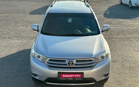Toyota Highlander III, 2013 год, 1 790 000 рублей, 39 фотография