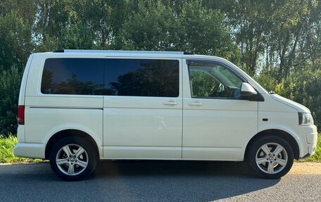 Volkswagen Caravelle T5, 2011 год, 2 200 000 рублей, 2 фотография