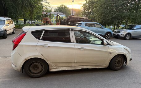 Hyundai Solaris II рестайлинг, 2015 год, 340 000 рублей, 2 фотография