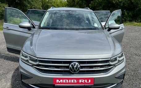 Volkswagen Tiguan II, 2021 год, 3 350 000 рублей, 24 фотография