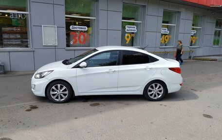 Hyundai Solaris II рестайлинг, 2011 год, 700 000 рублей, 2 фотография