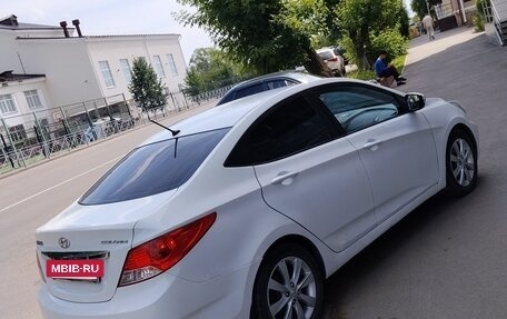 Hyundai Solaris II рестайлинг, 2011 год, 700 000 рублей, 4 фотография