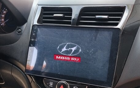 Hyundai Solaris II рестайлинг, 2011 год, 700 000 рублей, 9 фотография