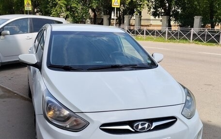 Hyundai Solaris II рестайлинг, 2011 год, 700 000 рублей, 7 фотография