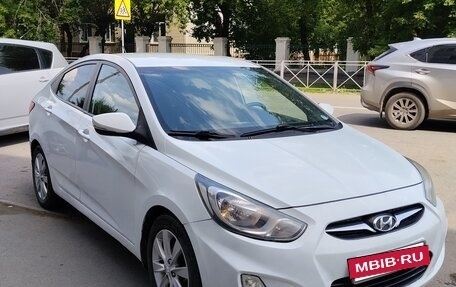 Hyundai Solaris II рестайлинг, 2011 год, 700 000 рублей, 6 фотография