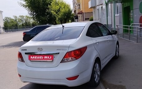 Hyundai Solaris II рестайлинг, 2011 год, 700 000 рублей, 5 фотография