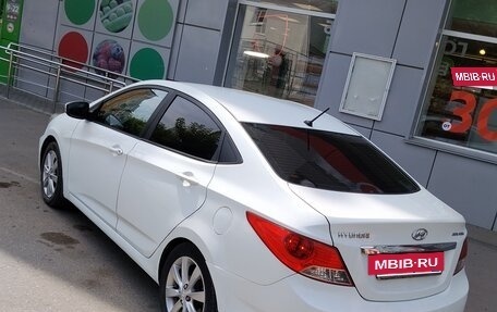 Hyundai Solaris II рестайлинг, 2011 год, 700 000 рублей, 3 фотография