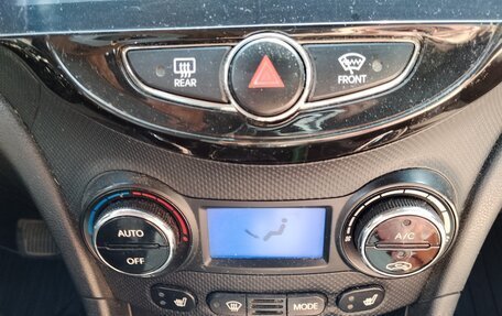 Hyundai Solaris II рестайлинг, 2011 год, 700 000 рублей, 10 фотография