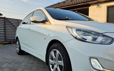Hyundai Solaris II рестайлинг, 2011 год, 670 000 рублей, 12 фотография