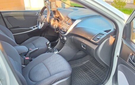 Hyundai Solaris II рестайлинг, 2011 год, 670 000 рублей, 7 фотография