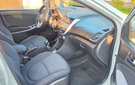 Hyundai Solaris II рестайлинг, 2011 год, 670 000 рублей, 9 фотография