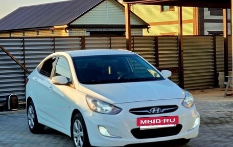 Hyundai Solaris II рестайлинг, 2011 год, 670 000 рублей, 2 фотография