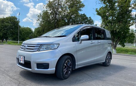 Honda Freed I, 2010 год, 1 050 000 рублей, 2 фотография