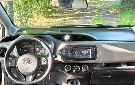 Toyota Yaris III рестайлинг, 2017 год, 1 520 000 рублей, 8 фотография