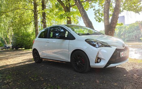 Toyota Yaris III рестайлинг, 2017 год, 1 520 000 рублей, 3 фотография