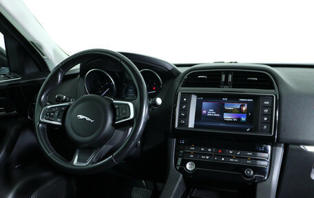 Jaguar F-Pace, 2017 год, 1 850 000 рублей, 13 фотография