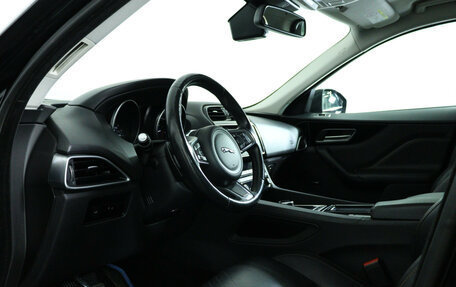 Jaguar F-Pace, 2017 год, 1 850 000 рублей, 17 фотография
