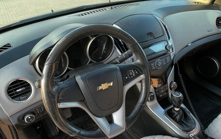 Chevrolet Cruze II, 2013 год, 800 000 рублей, 13 фотография