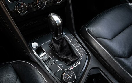 Volkswagen Tiguan II, 2018 год, 2 649 000 рублей, 13 фотография