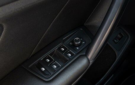 Volkswagen Tiguan II, 2018 год, 2 649 000 рублей, 20 фотография