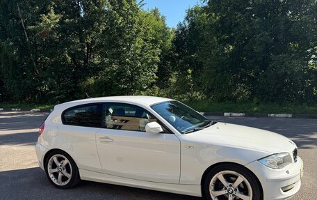 BMW 1 серия, 2009 год, 1 050 000 рублей, 4 фотография
