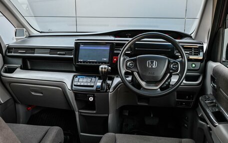 Honda Stepwgn IV, 2017 год, 1 899 000 рублей, 6 фотография