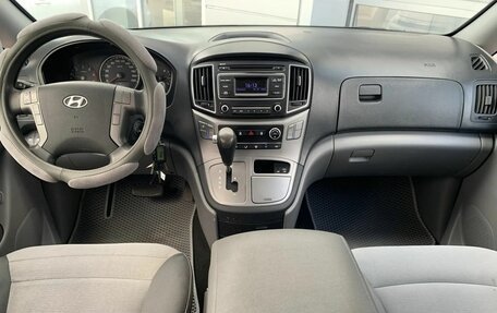 Hyundai H-1 II рестайлинг, 2015 год, 1 690 000 рублей, 10 фотография