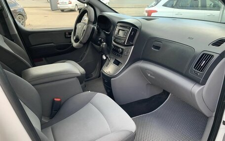 Hyundai H-1 II рестайлинг, 2015 год, 1 690 000 рублей, 13 фотография