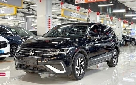 Volkswagen Tiguan II, 2022 год, 2 570 000 рублей, 1 фотография