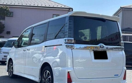 Toyota Voxy III, 2021 год, 1 900 000 рублей, 7 фотография
