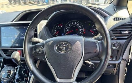 Toyota Voxy III, 2021 год, 1 900 000 рублей, 12 фотография