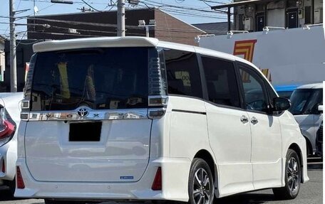 Toyota Voxy III, 2021 год, 1 900 000 рублей, 5 фотография