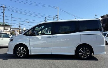 Toyota Voxy III, 2021 год, 1 900 000 рублей, 8 фотография